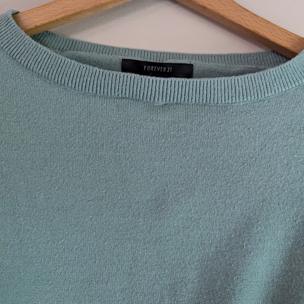 Forever 21 cropped sweatshirt - Picture 3 of 5